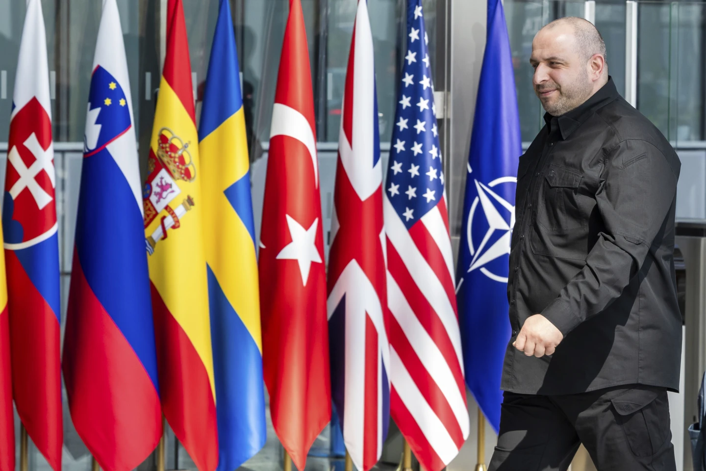 Міністр оборони України Рустем Умеров прибув на зустріч коаліції міністрів оборони, яка бажає, у штаб-квартирі НАТО в Брюсселі, Бельгія, у четвер, 10 квітня 2025 року